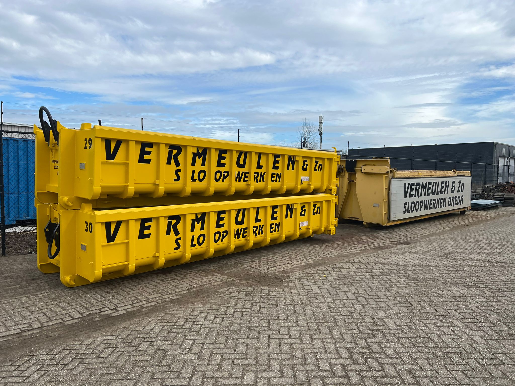 Vermeulen & Zn sloopwerken Breda b.v. levert als grondstoffen/gebruikte sloopmaterialen leverancier een belangrijke bijdrage aan de transitie naar een Circulaire en duurzame economie. 